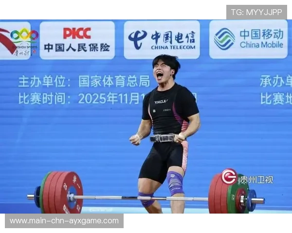 举重教练上场代练意外举成纪录重量 举重教练上场代练意外举成纪录重量