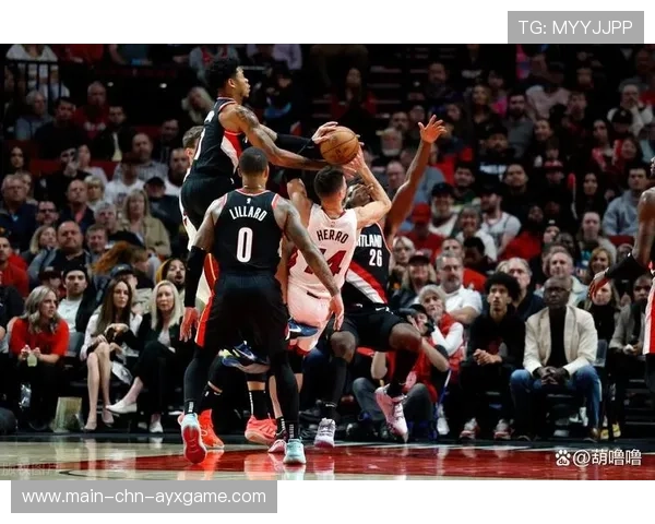 巴特勒内线转身投篮命中，热火扩大分差